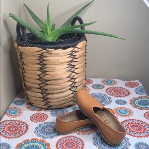 Handmade by Turkish artisians 100% natural shoe.